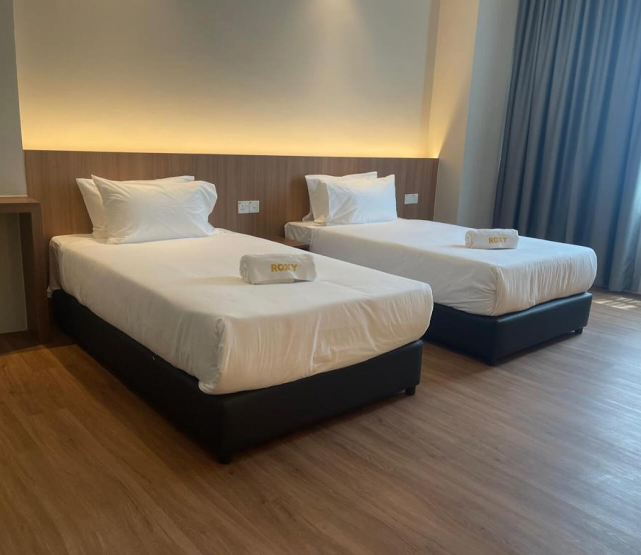 Superior Twin (With Window)