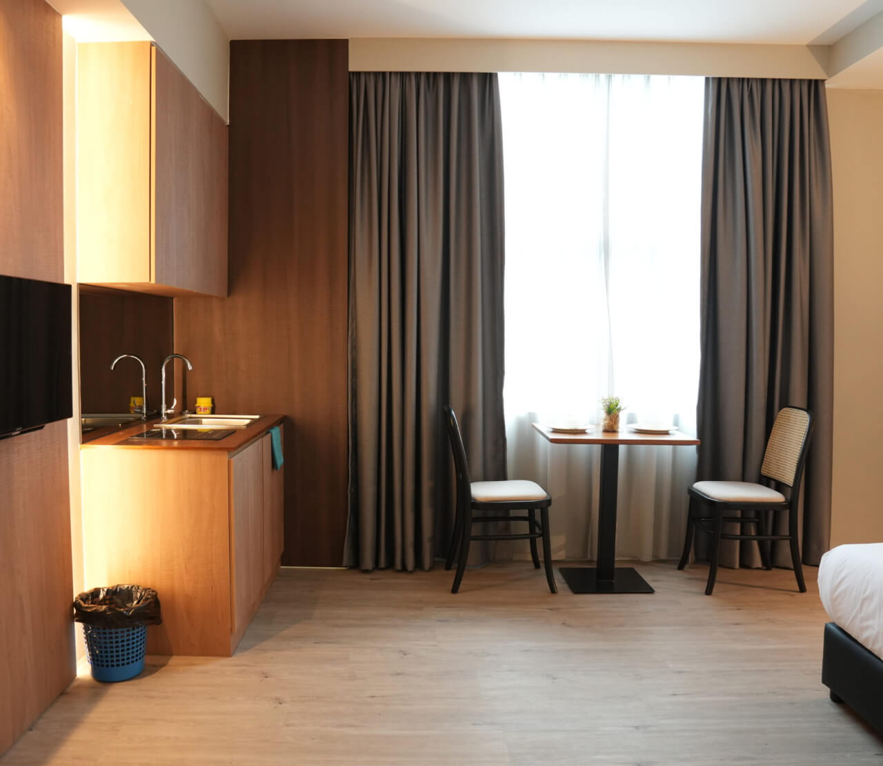 Deluxe Queen Room