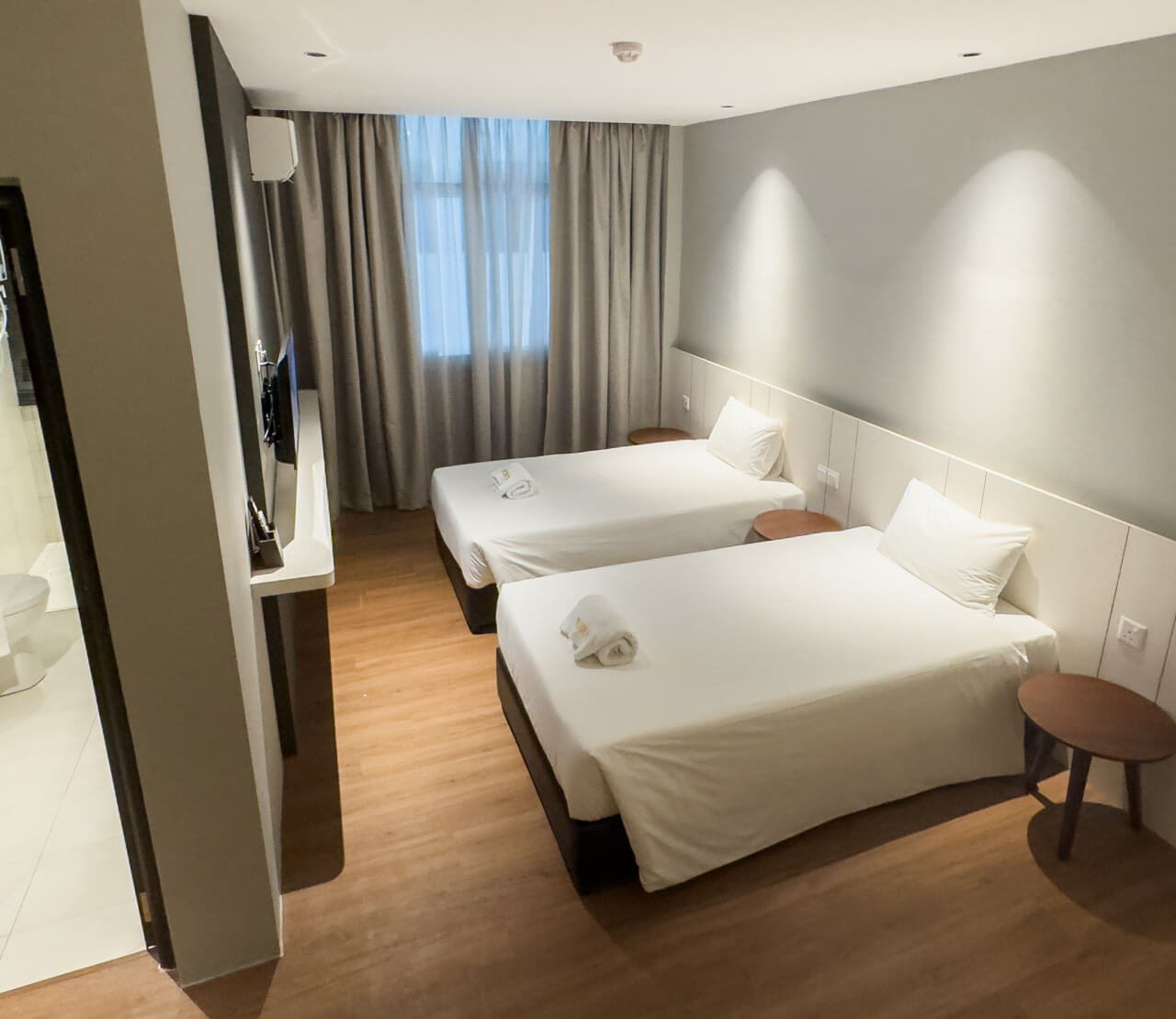 Standard Twin (Window)