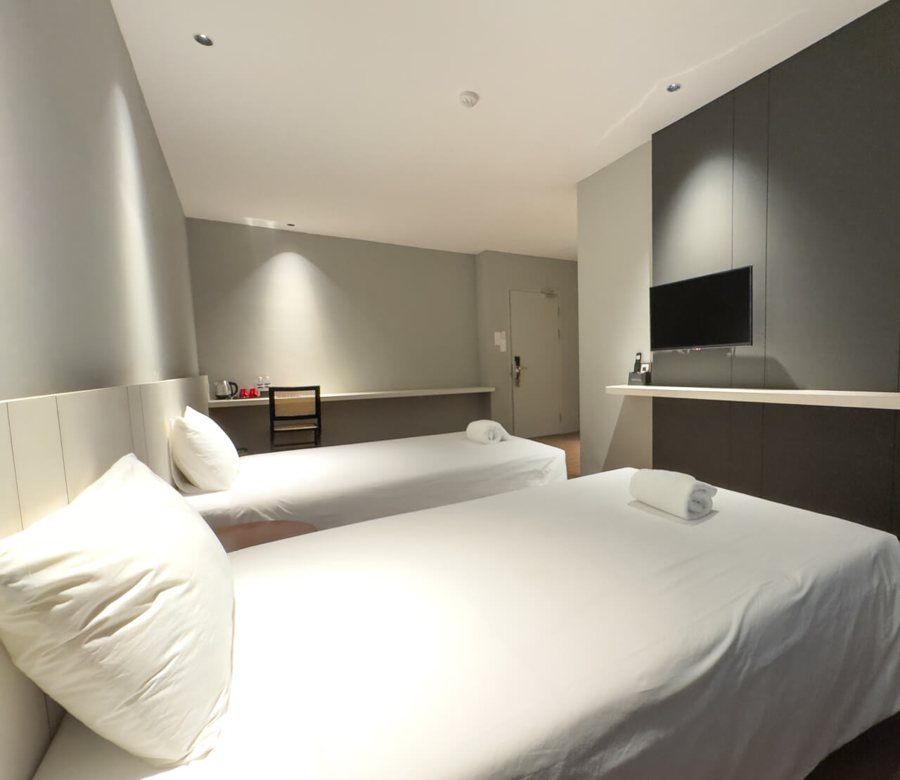 Standard Twin (Window)