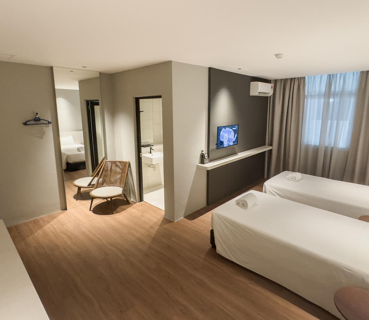 Standard Twin (Window)