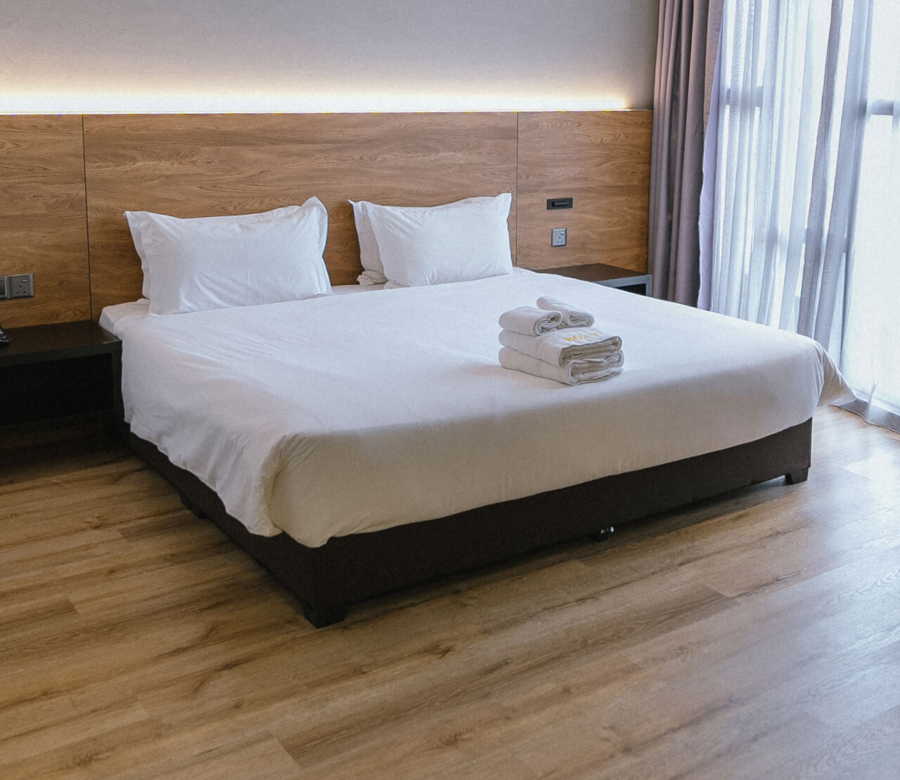 Deluxe Queen Room (No Window)