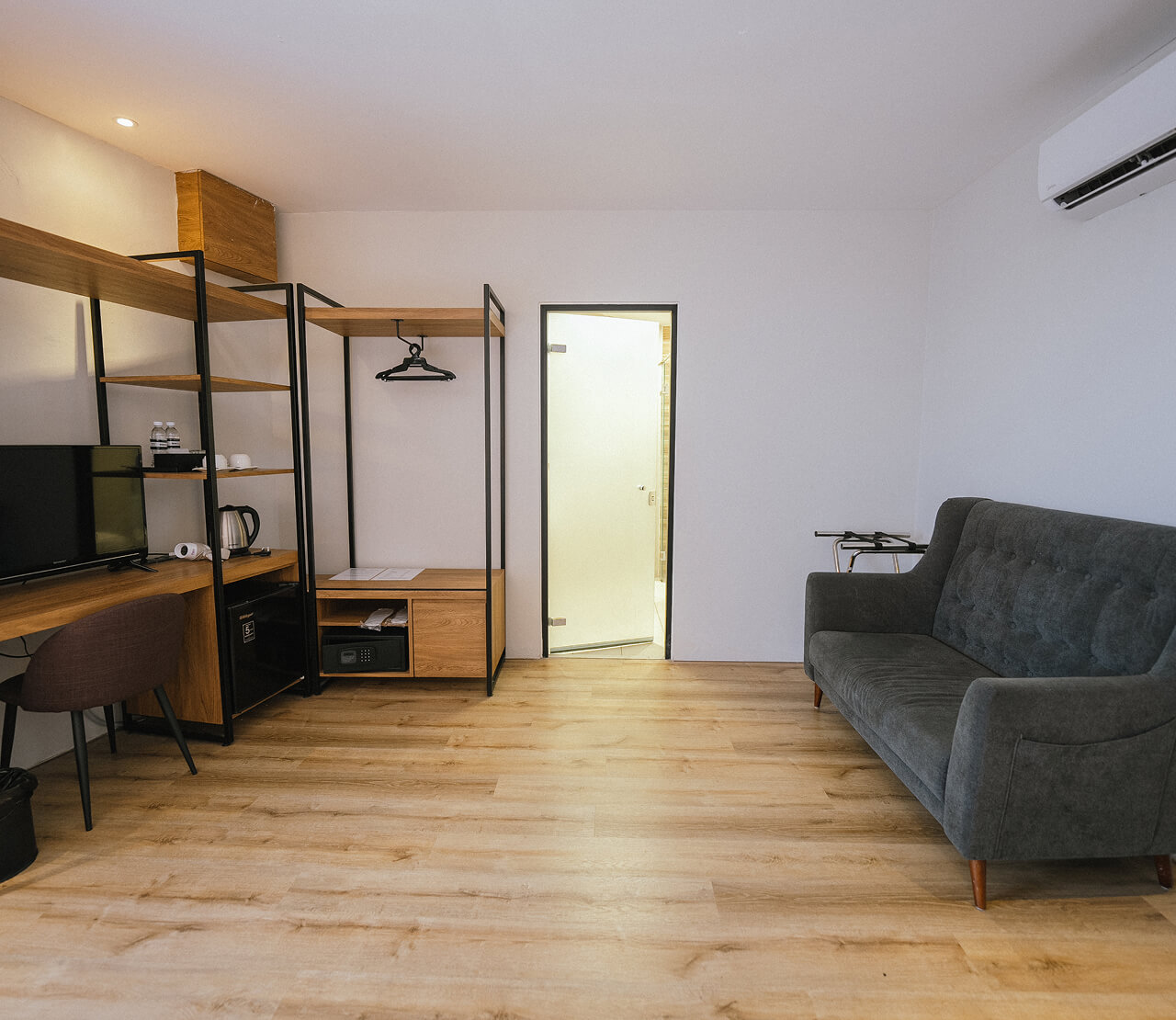 Deluxe Queen Room (No Window)