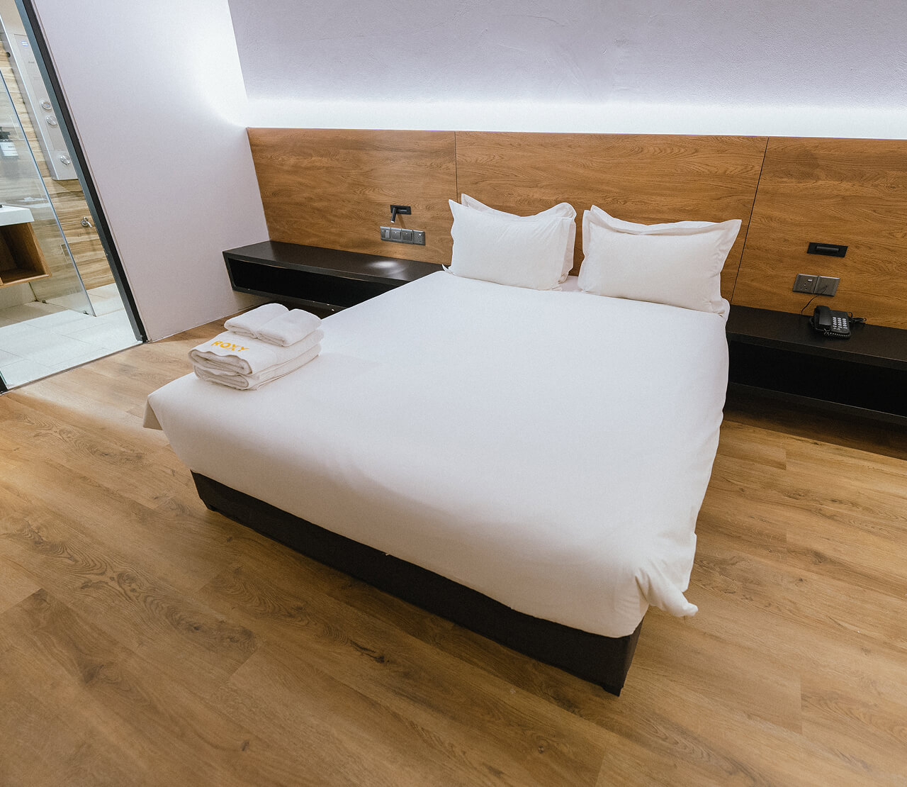 Deluxe Queen Room (No Window)