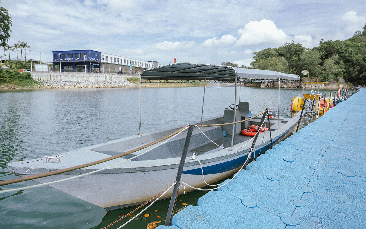 Roxy Tasik Biru